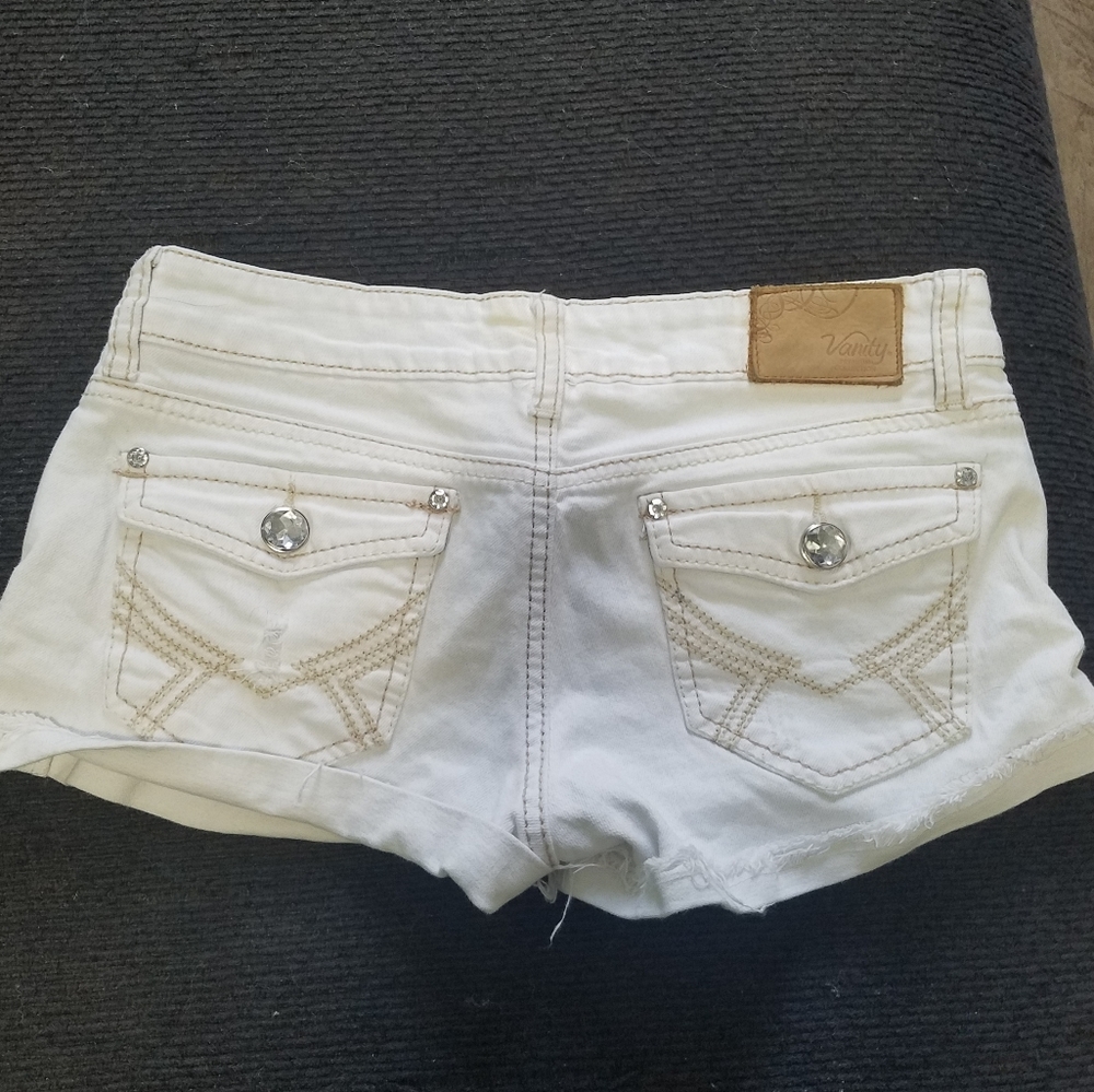 🌻Vanity White denim shorts